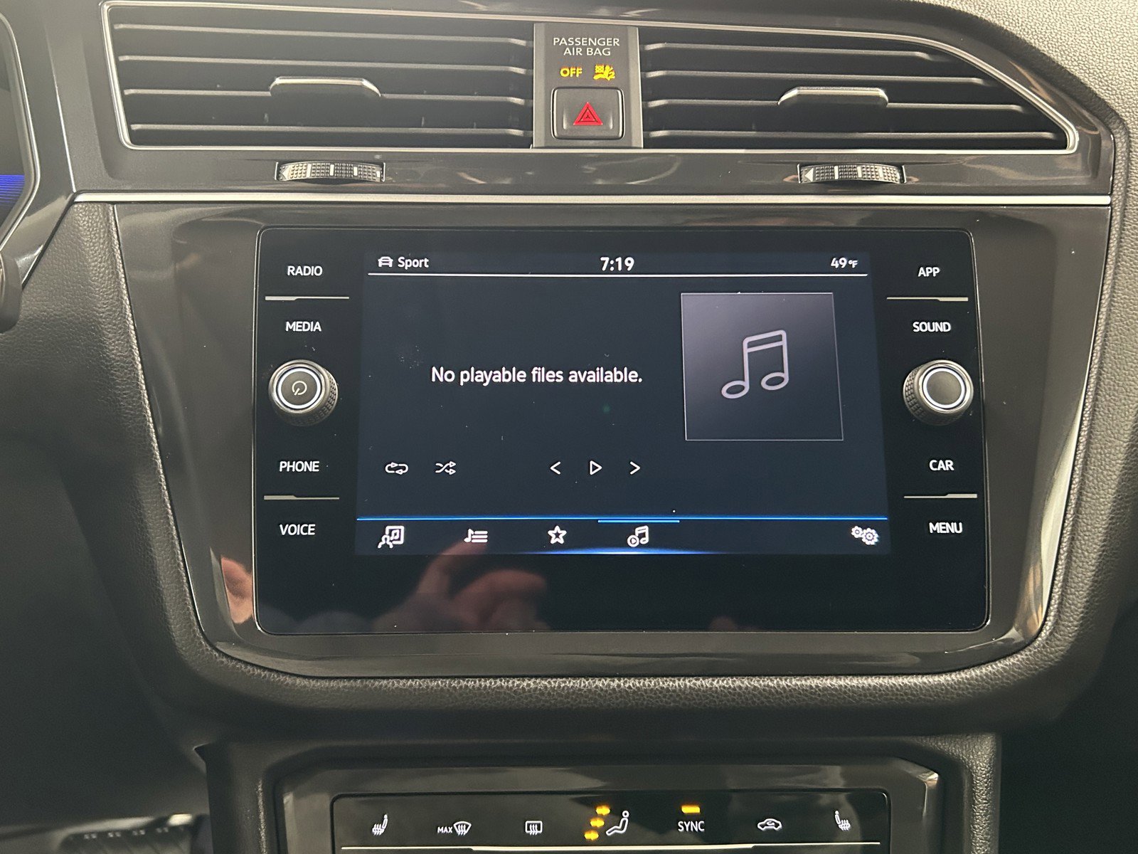 Used 2024 Volkswagen Tiguan SE image 27