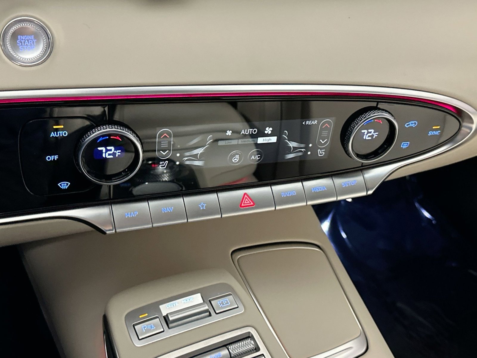 Used 2024 Genesis GV70 2.5T w/ Advanced Package image 26