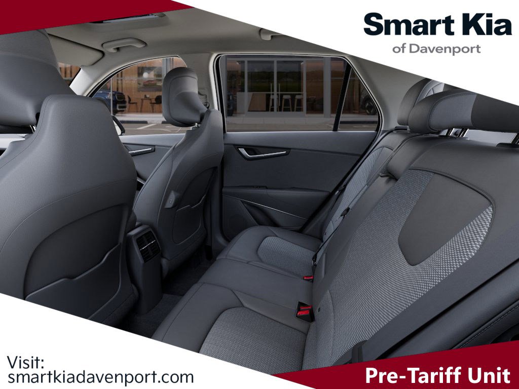 New 2025 Kia Niro EX Touring image 18