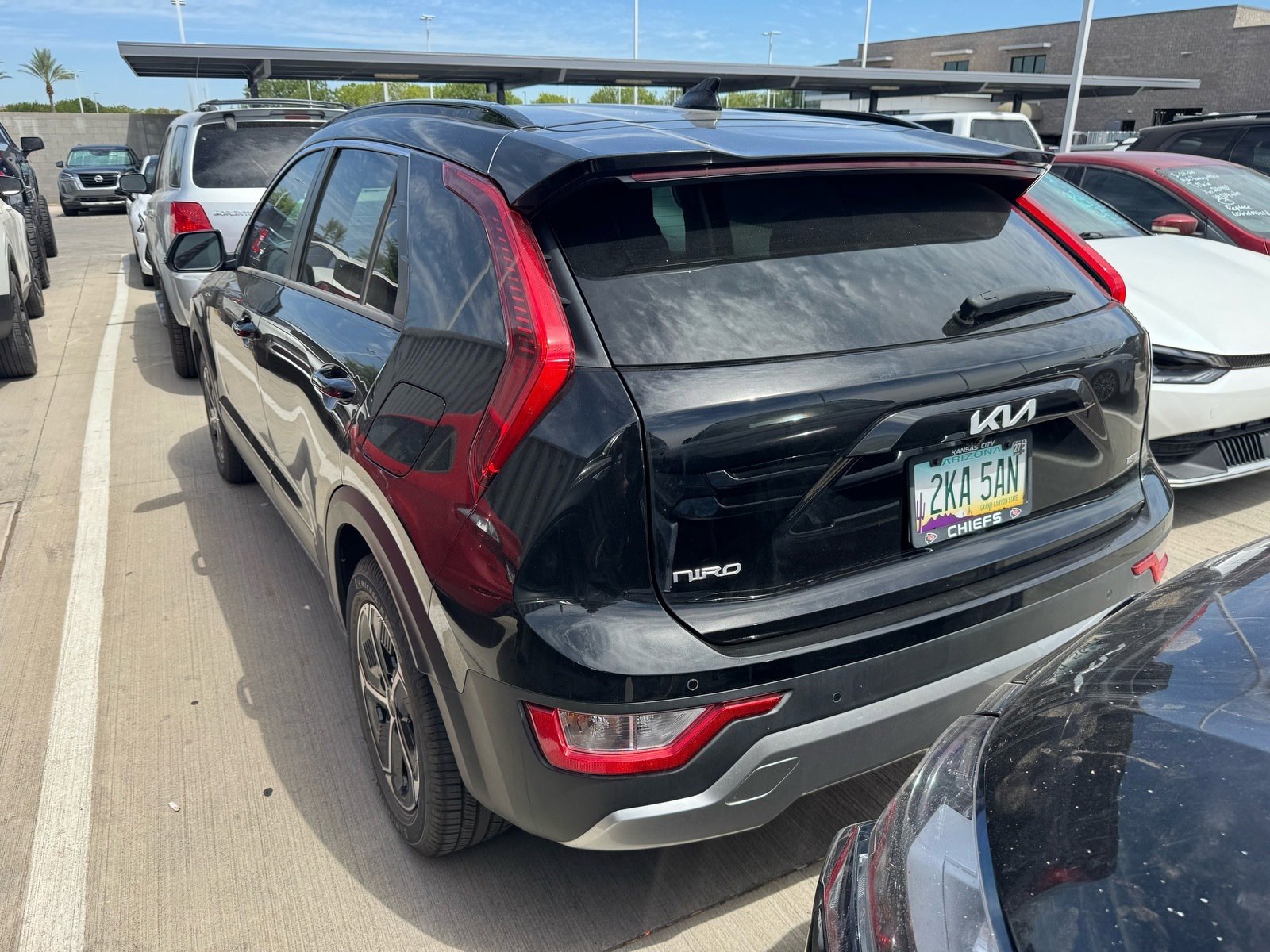 Used 2023 Kia Niro EX FWD image 3