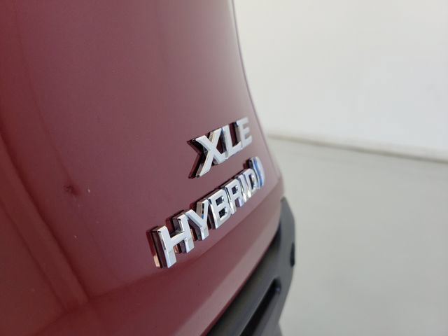 Used 2024 Toyota Sienna XLE FWD image 8