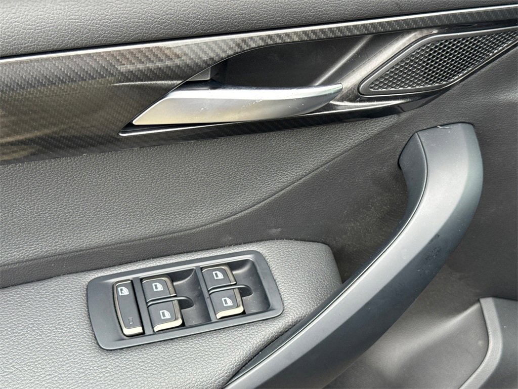 New 2025 VinFast VF 8 Eco image 27