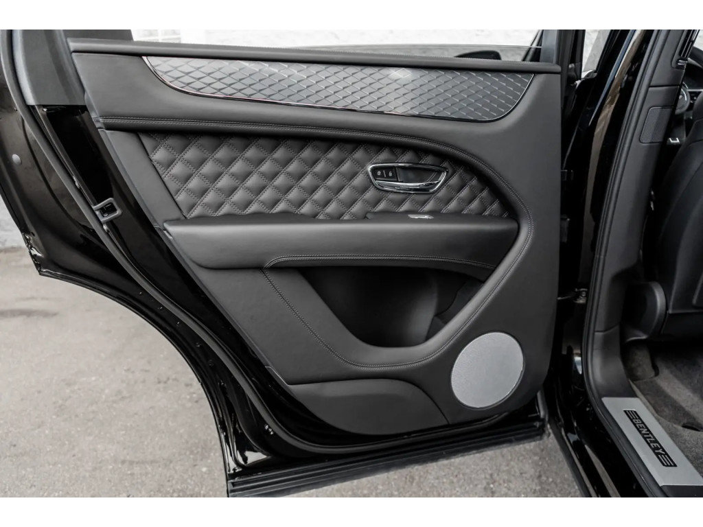 Used 2022 Bentley Bentayga image 35