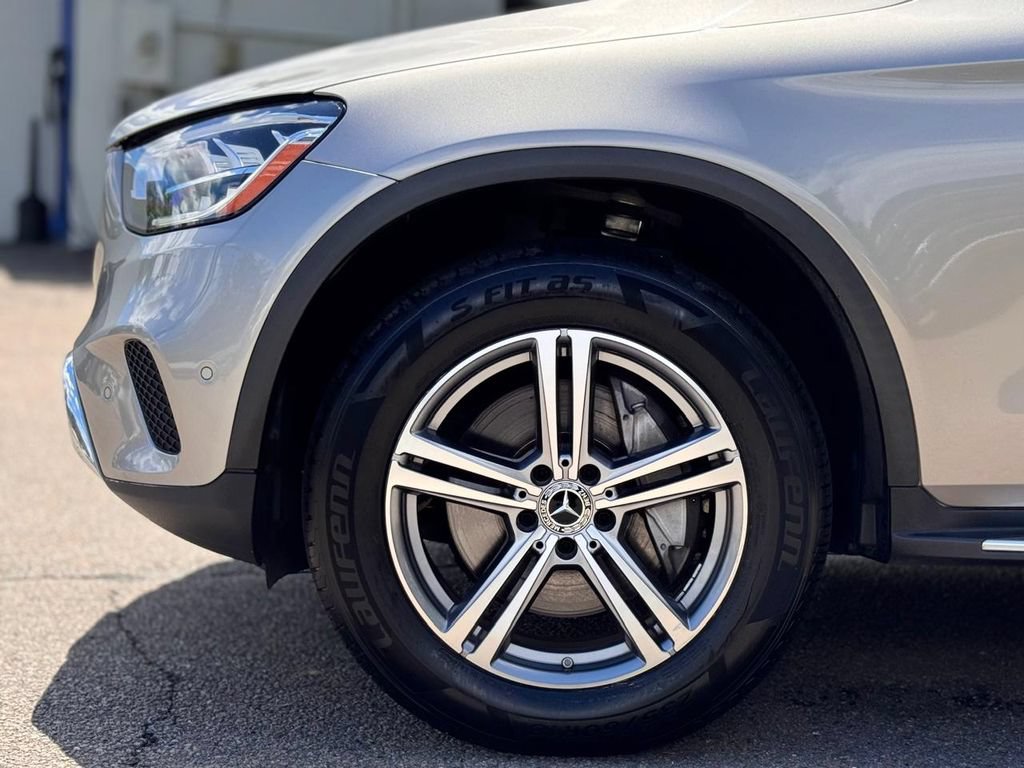 Used 2022 Mercedes-Benz GLC 300 4MATIC w/ Multimedia Package Lite image 11