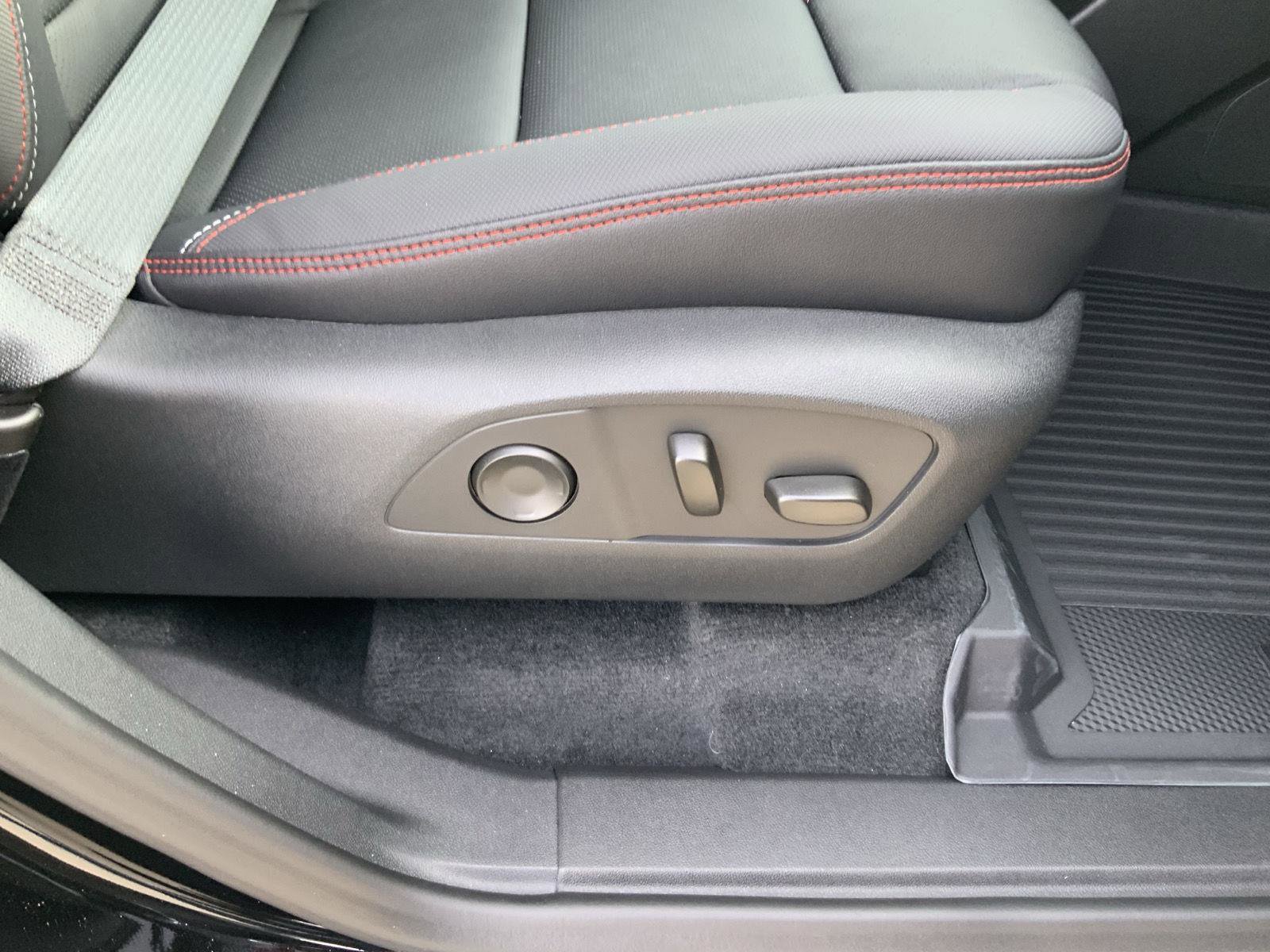 New 2026 Chevrolet Traverse RS w/ LPO, Floor Liner Package image 71