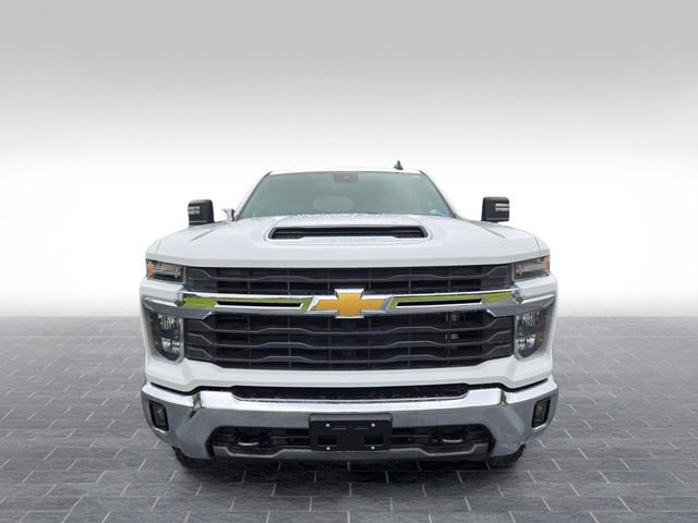 Used 2024 Chevrolet Silverado 2500 LT w/ Convenience Package AWD/4WD image 2