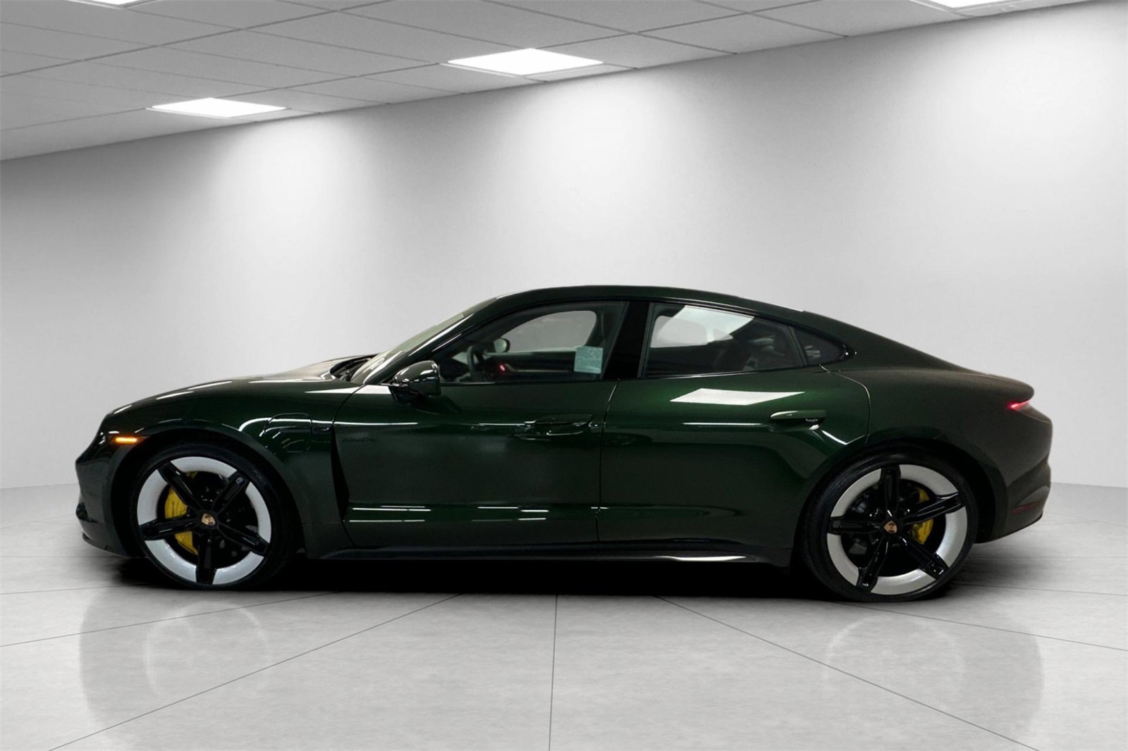 New 2025 Porsche Taycan GTS image 2