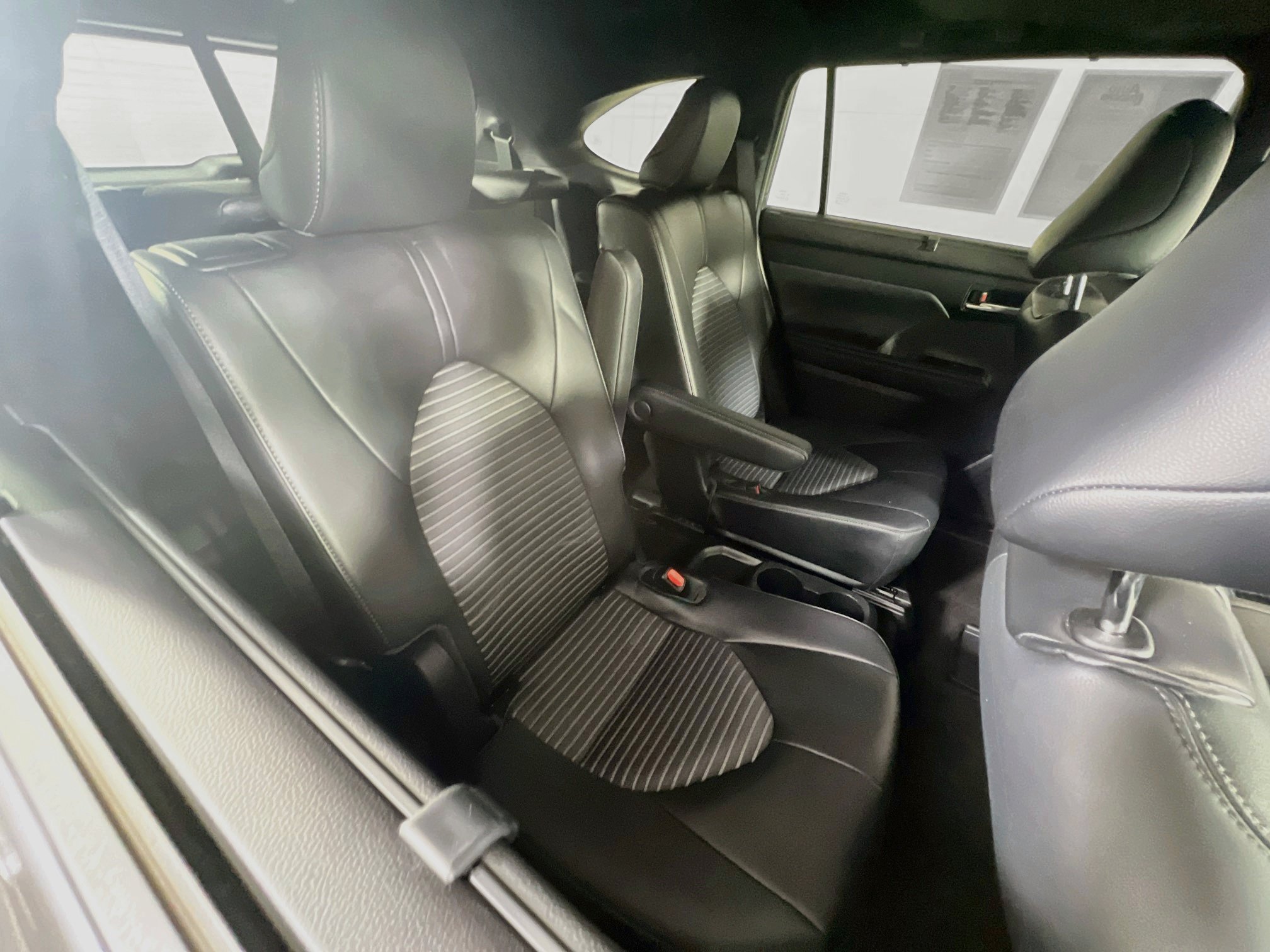 Used 2023 Toyota Highlander XSE AWD/4WD image 27