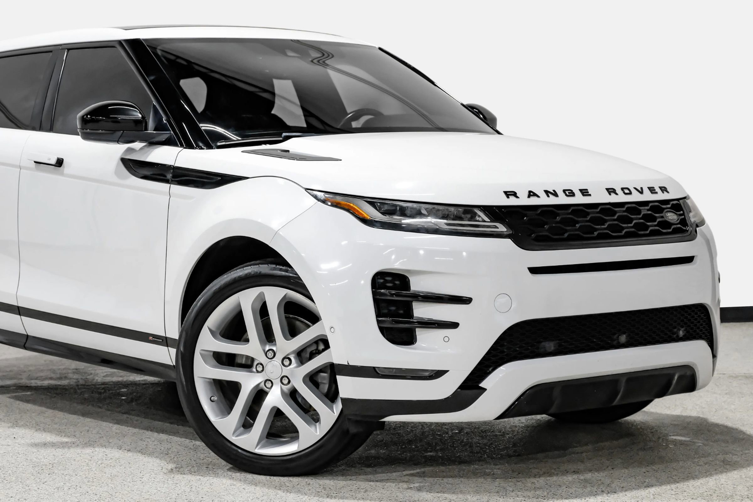 Used 2020 Land Rover Range Rover Evoque R-Dynamic SE image 13