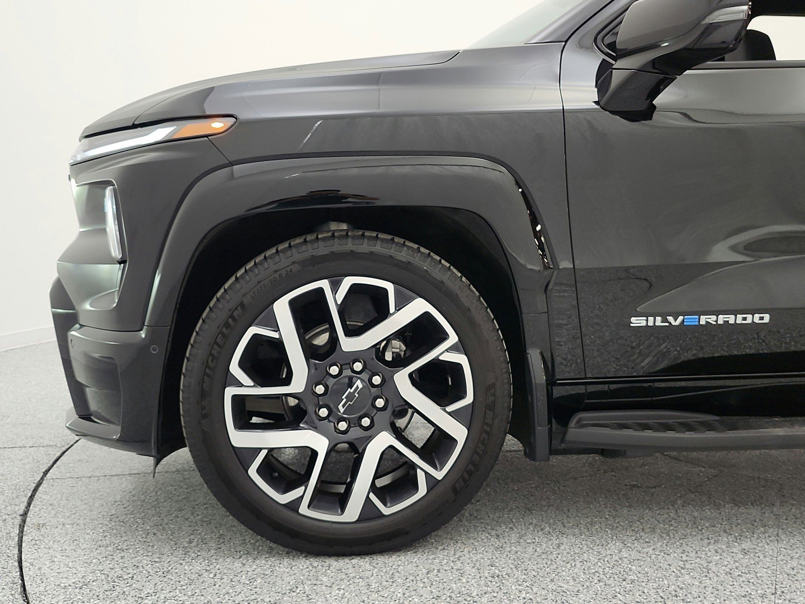 Used 2025 Chevrolet Silverado EV RST image 17