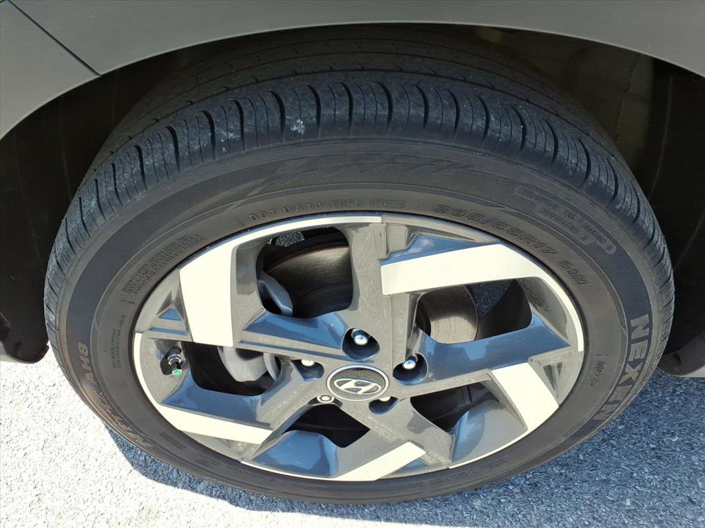 Used 2024 Hyundai Venue SEL FWD image 10