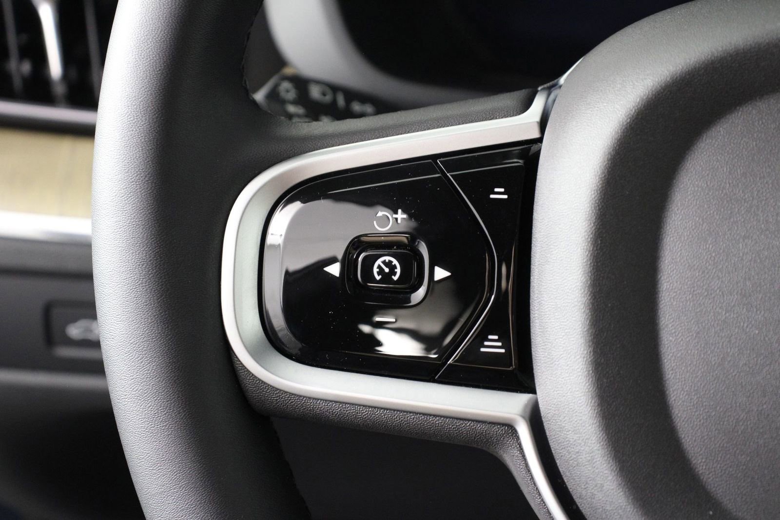 Certified 2026 Volvo XC60 B5 Plus w/ Protection Package Premier AWD/4WD image 10