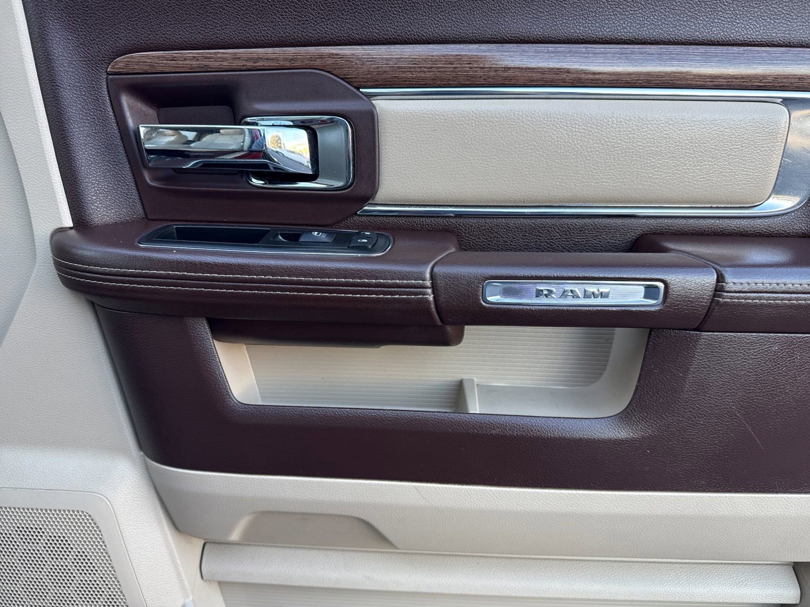 Used 2014 RAM 3500 Laramie w/ Cold Weather Group image 18