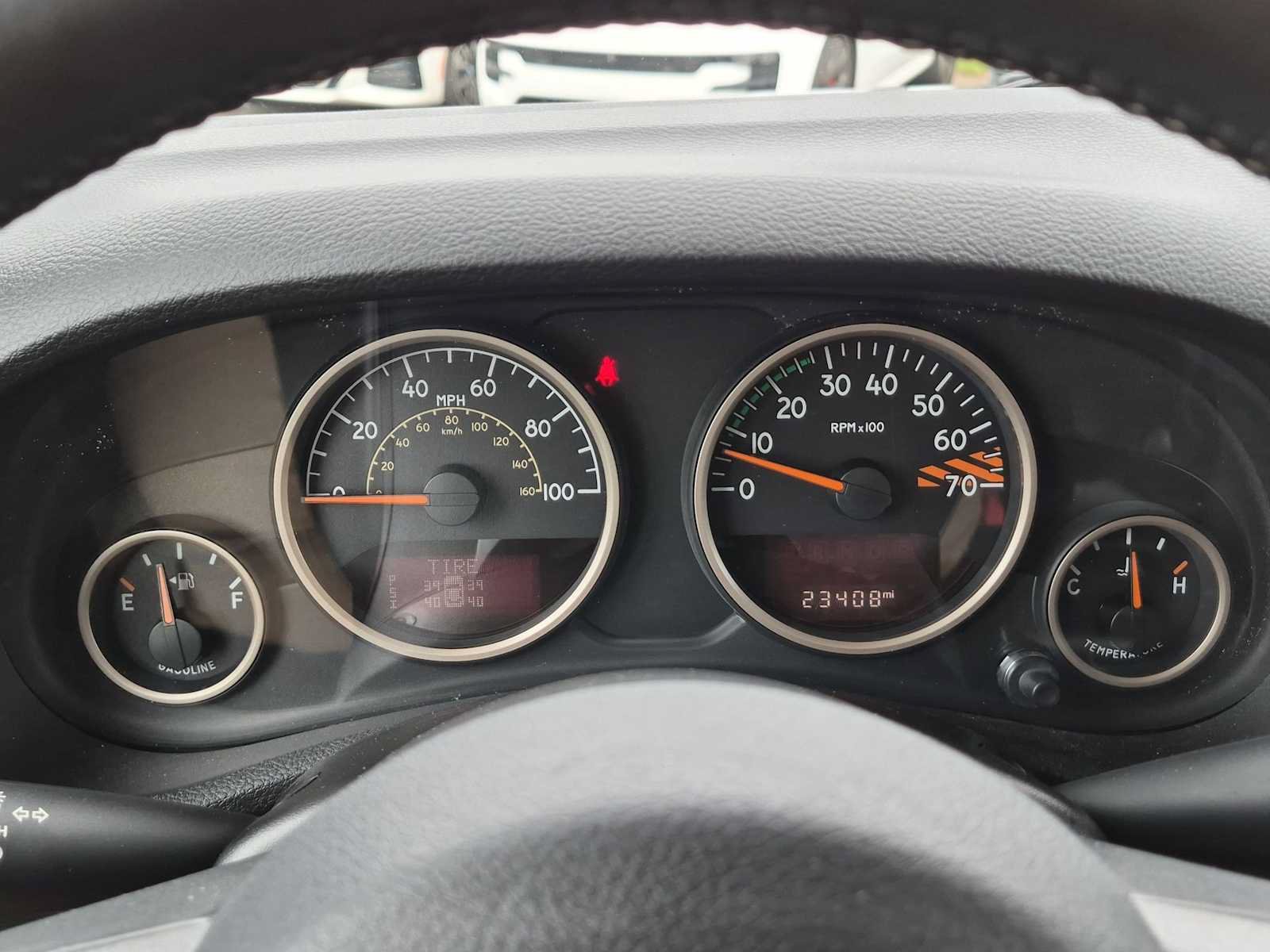 Used 2016 Jeep Wrangler Sahara AWD/4WD image 32