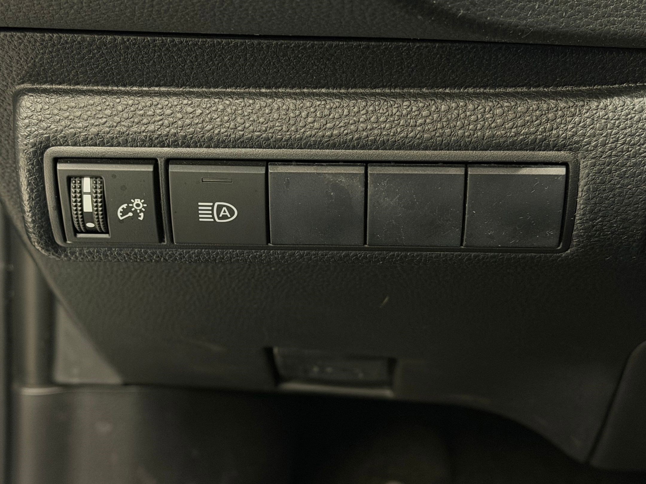 Used 2021 Toyota Corolla LE w/ Carpet Mat Package (TMS) image 14