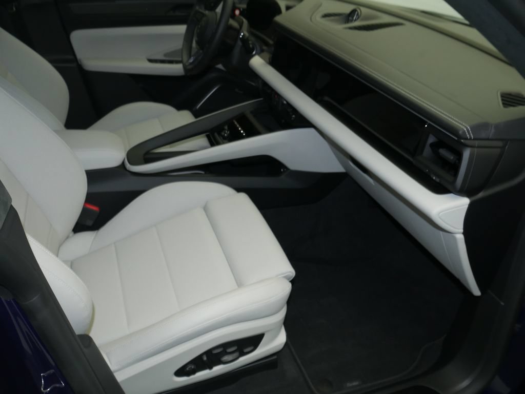 Certified 2026 Porsche Macan Turbo Electric AWD/4WD image 26