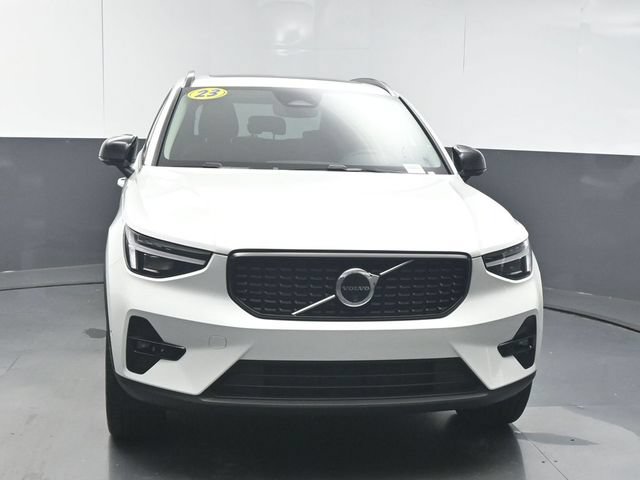 Certified 2025 Volvo XC40 B5 Ultra AWD/4WD image 3