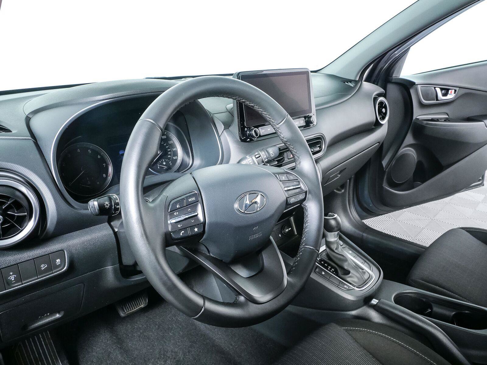 Used 2023 Hyundai Kona SEL w/ Convenience Package FWD image 5
