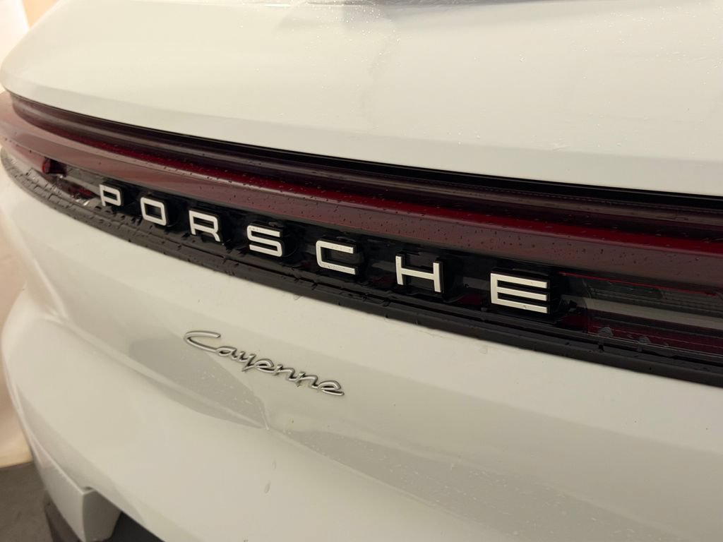 Certified 2024 Porsche Cayenne AWD/4WD image 25