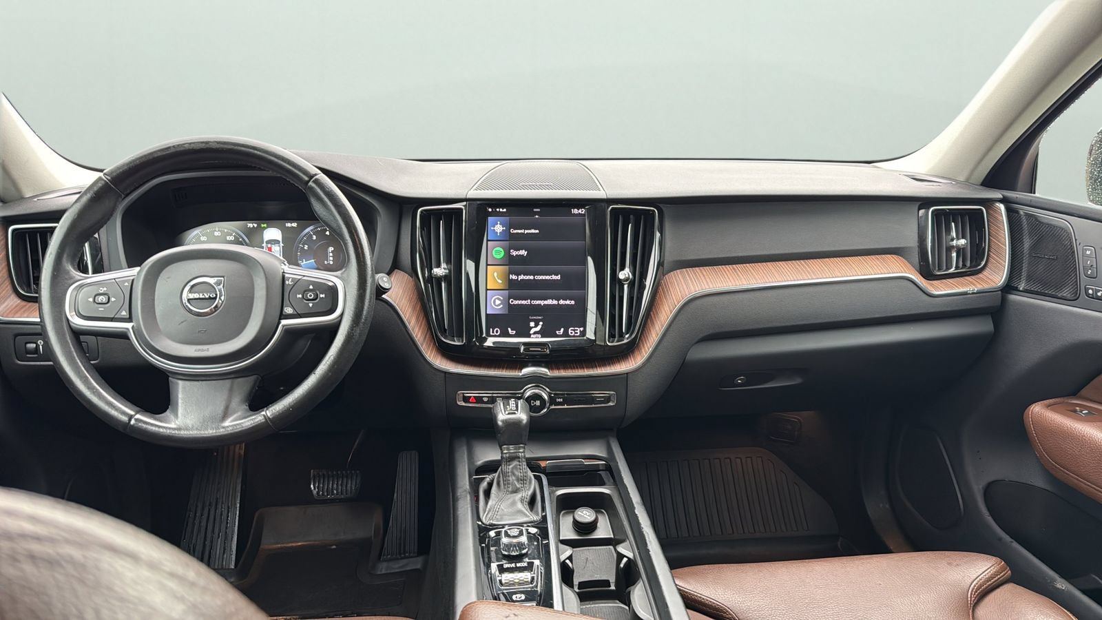 Used 2019 Volvo XC60 T5 Momentum w/ Multimedia Package AWD/4WD image 21