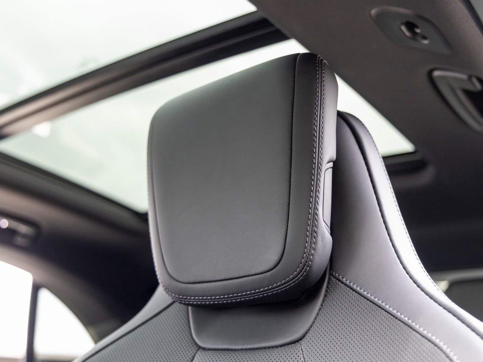 New 2025 Porsche Macan Electric image 29