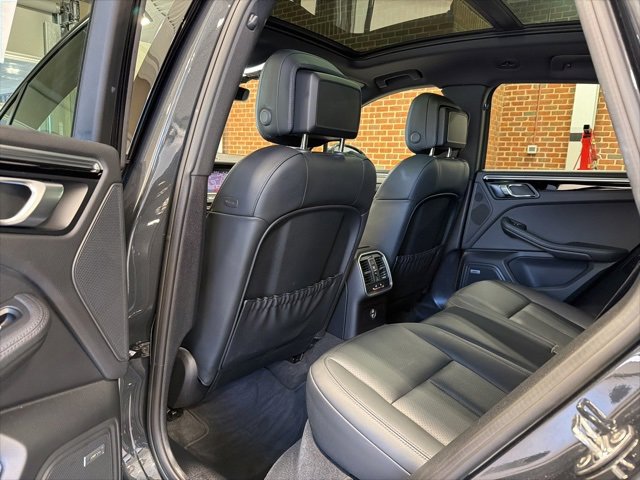 Used 2020 Porsche Macan image 34