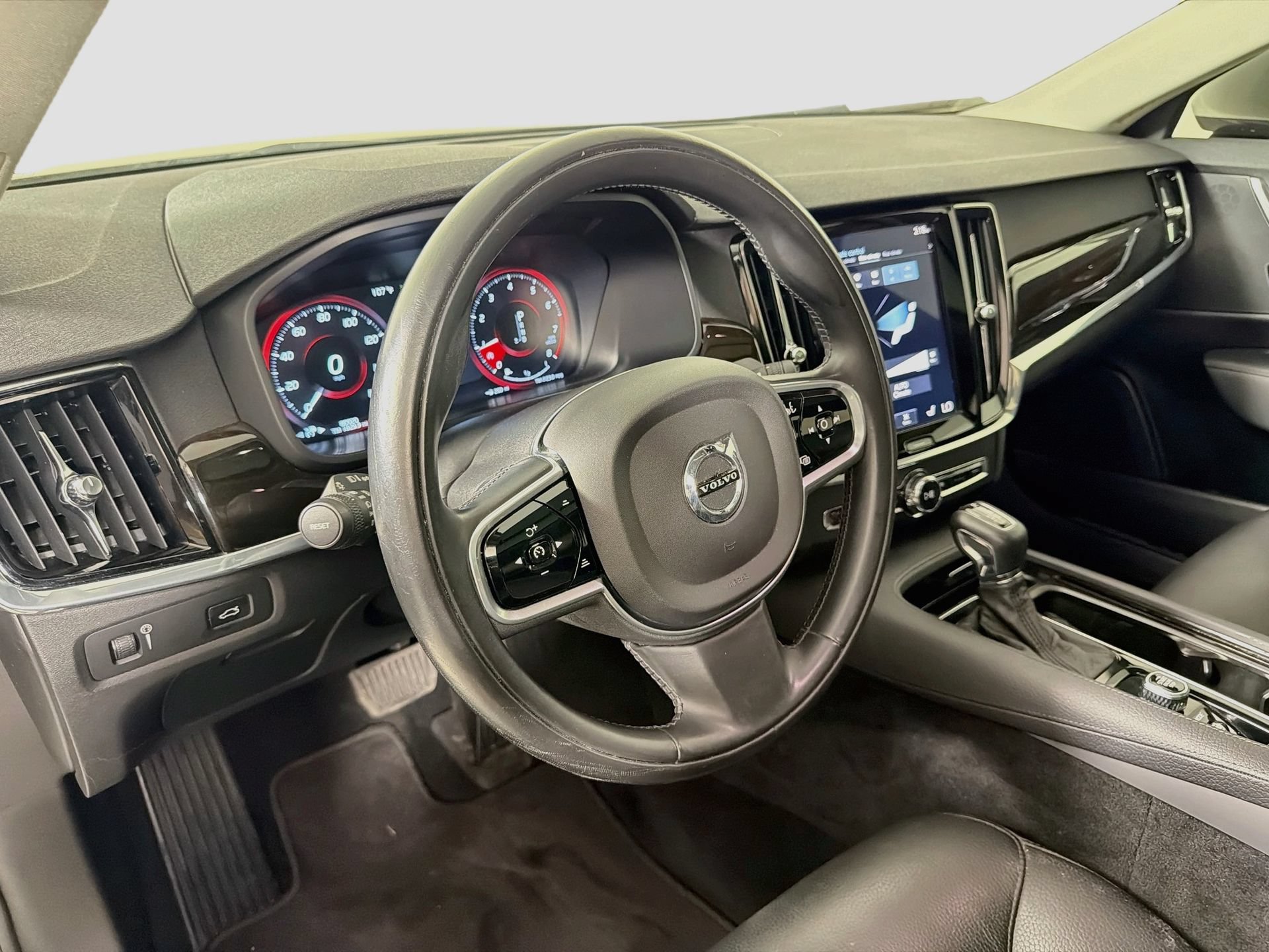 Used 2018 Volvo S90 T5 Momentum w/ Convenience Package FWD image 10
