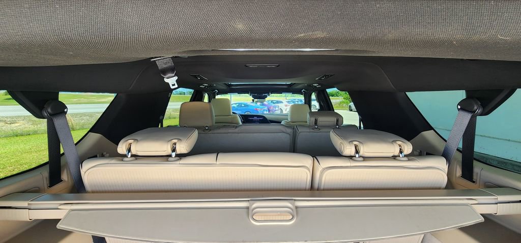 Used 2024 Cadillac Escalade ESV Premium Luxury w/ LPO, Floor Liner Package AWD/4WD image 28