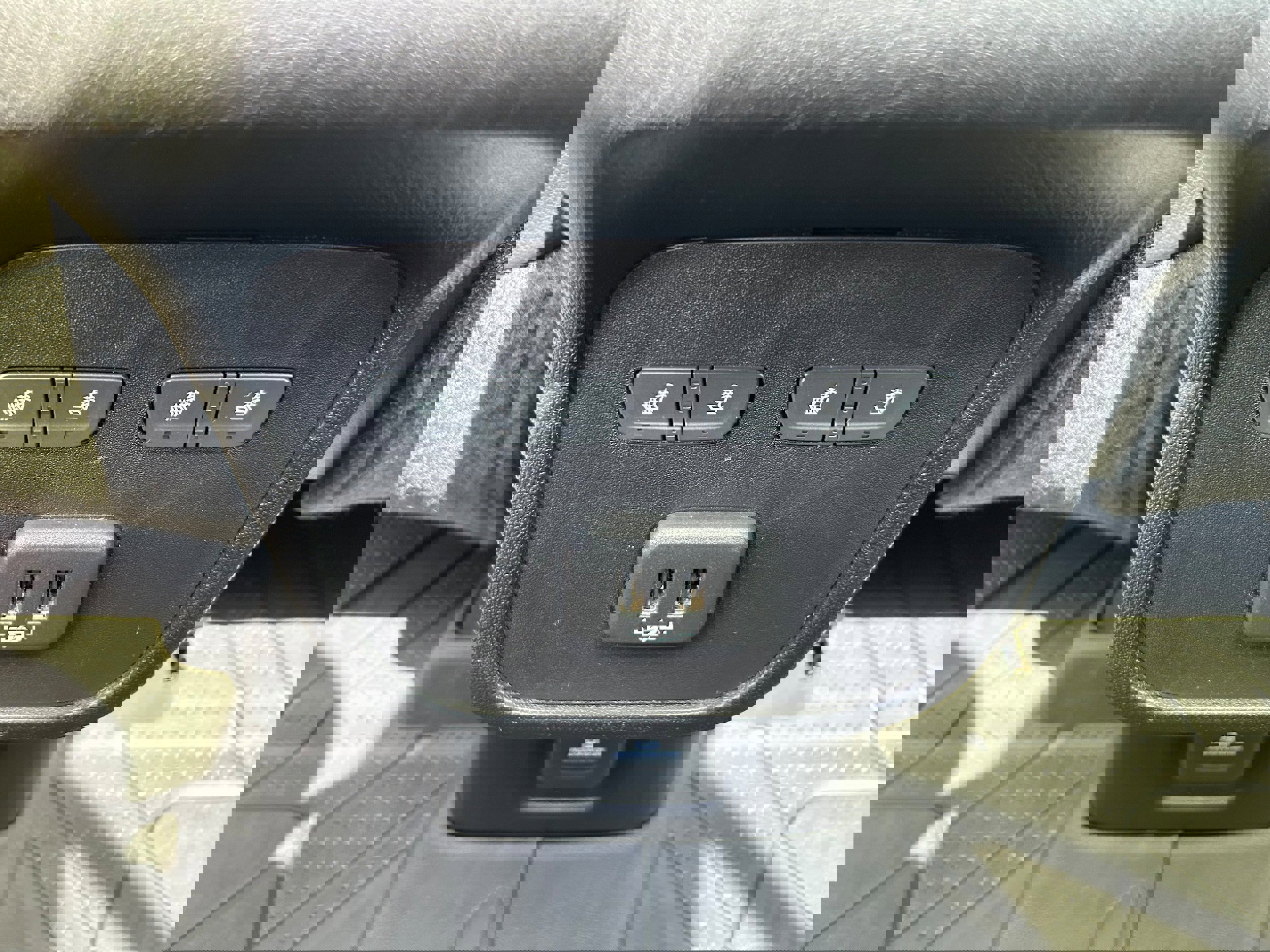 Used 2019 Chevrolet Equinox Premier image 23