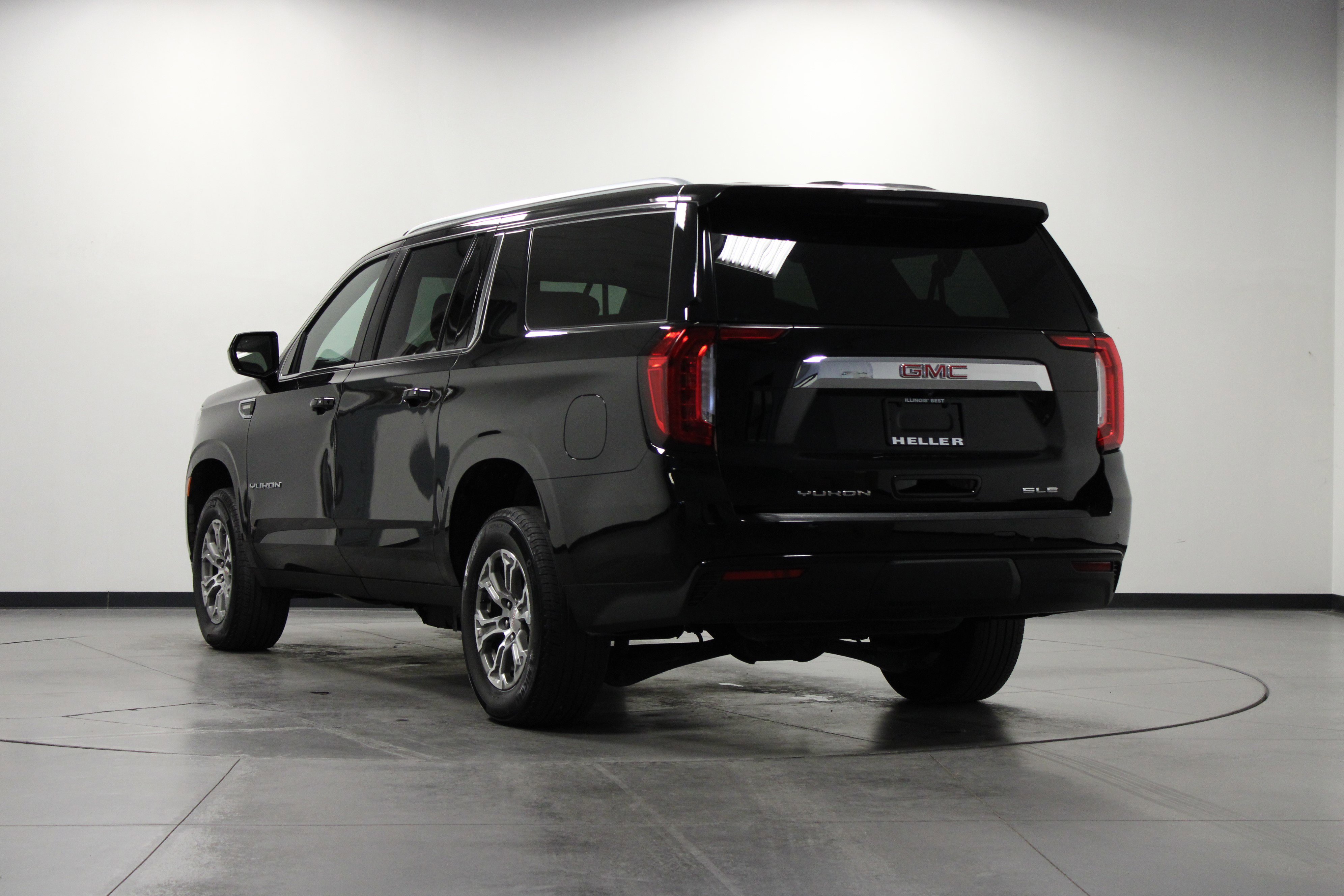 Used 2024 GMC Yukon XL SLE image 6