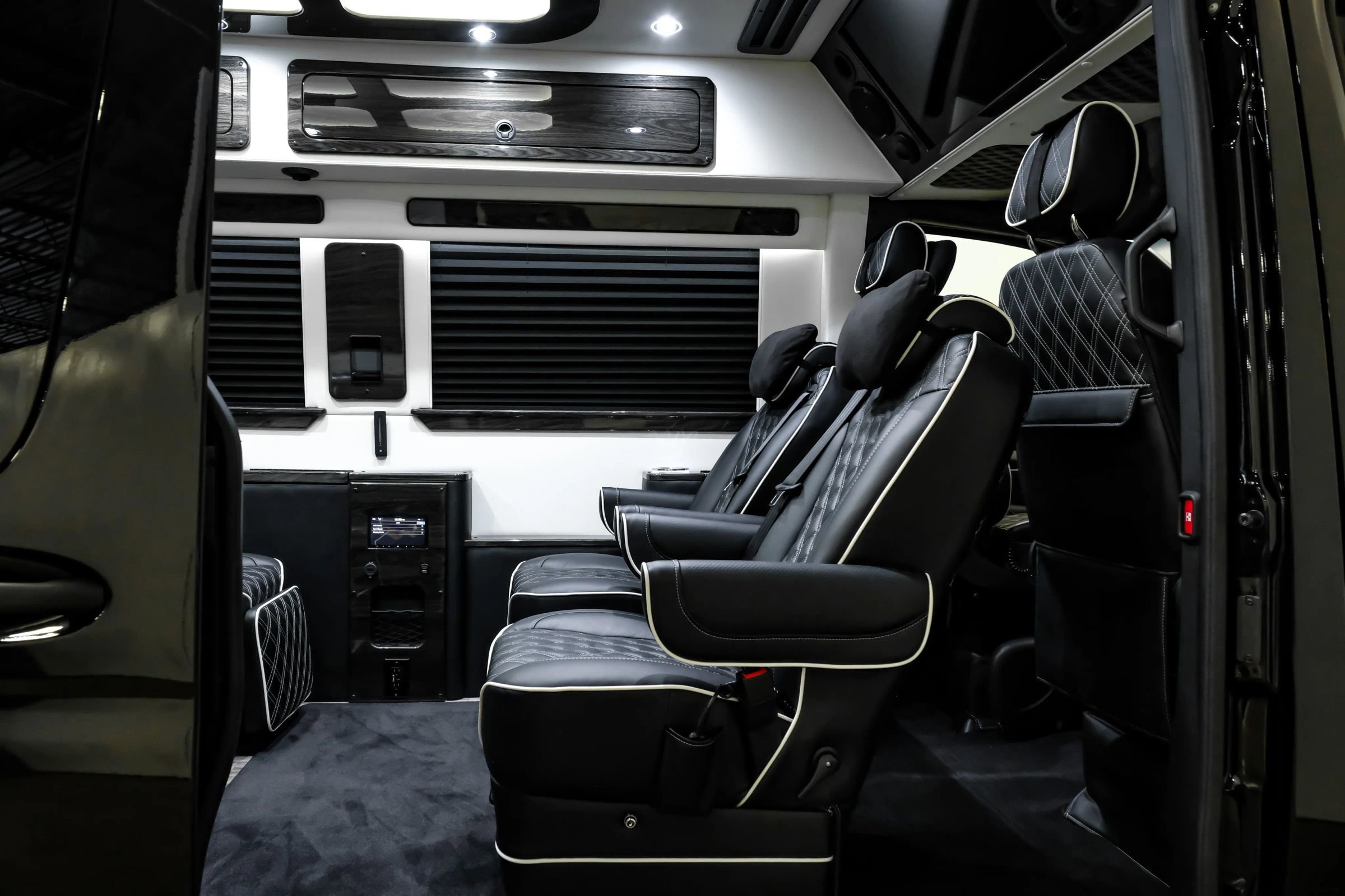 Used 2024 Mercedes-Benz Sprinter 3500 image 34