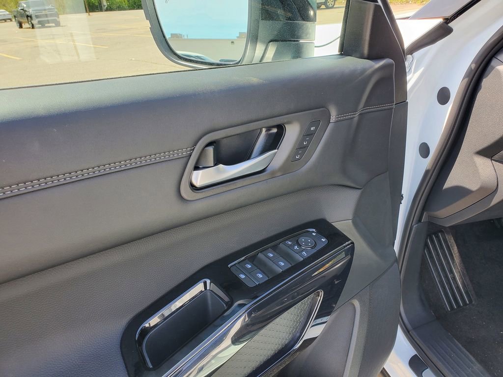 New 2026 Nissan Pathfinder Platinum AWD/4WD image 16