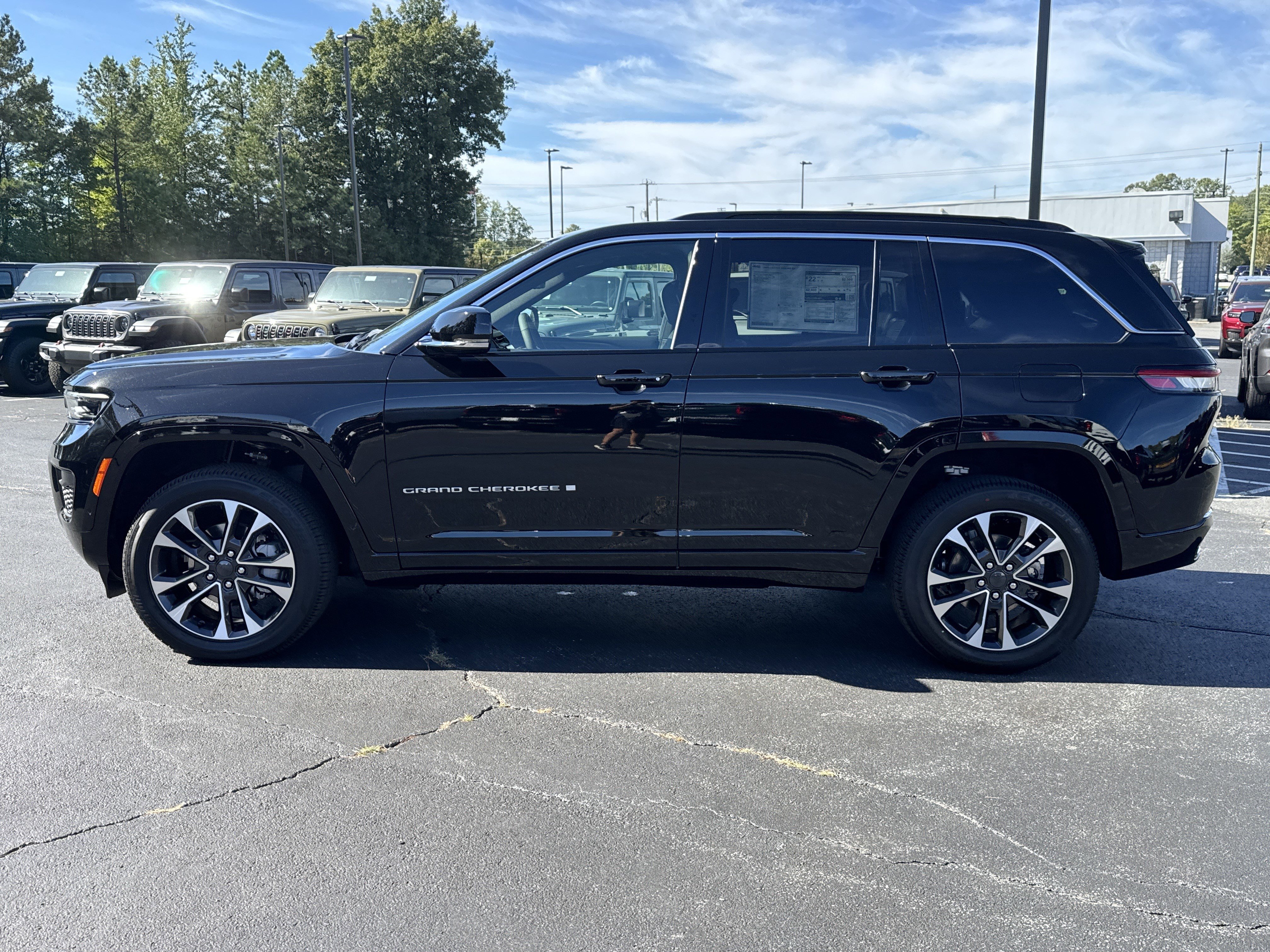 New 2025 Jeep Grand Cherokee Overland w/ Luxury Tech Group IV image 4