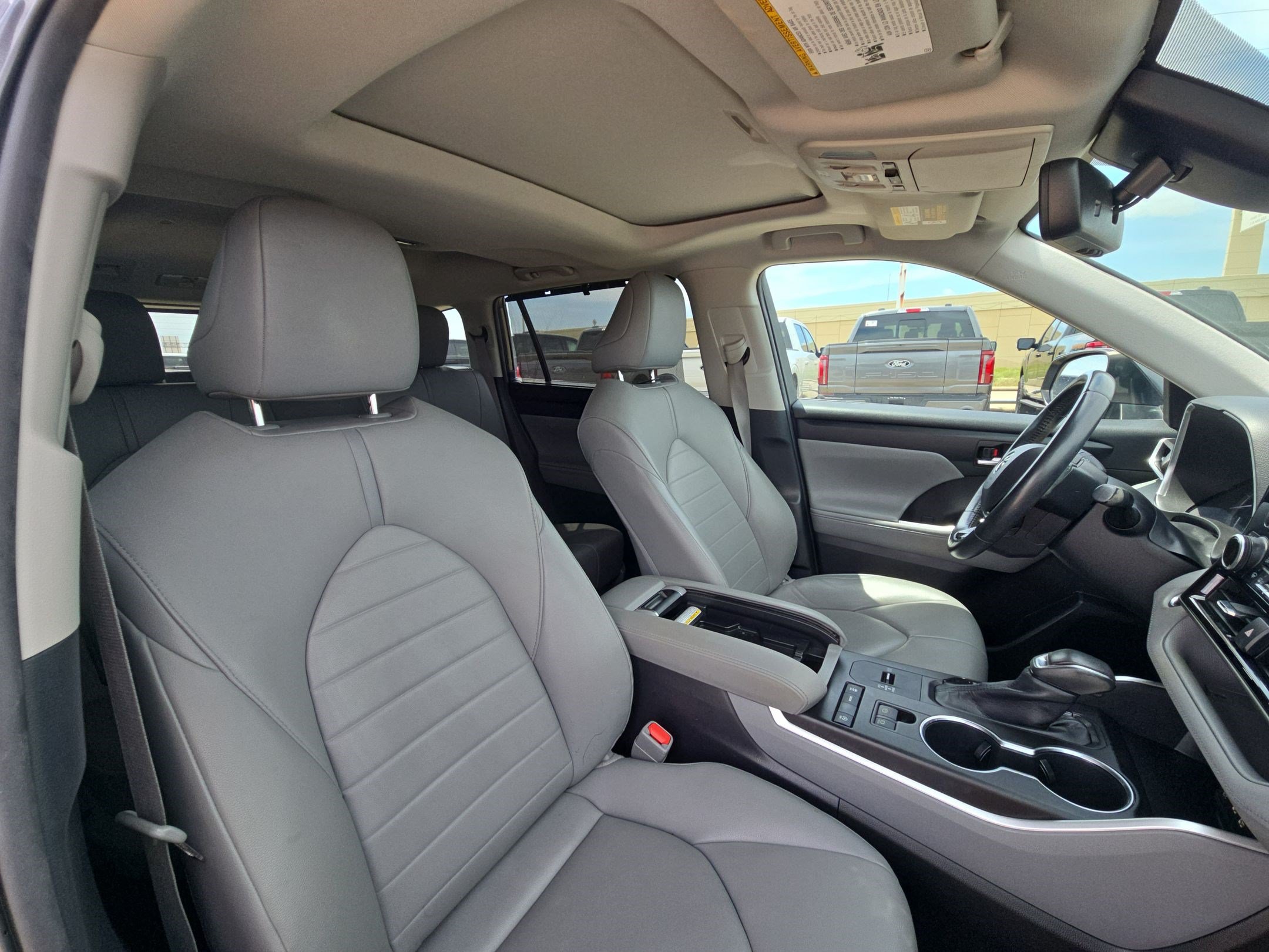 Used 2020 Toyota Highlander XLE FWD image 30