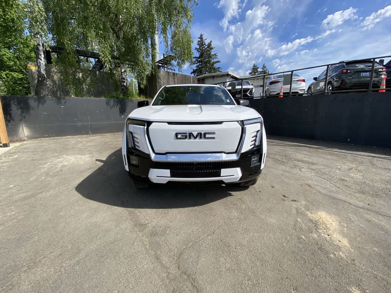 Used 2025 GMC Sierra EV Denali AWD/4WD image 9