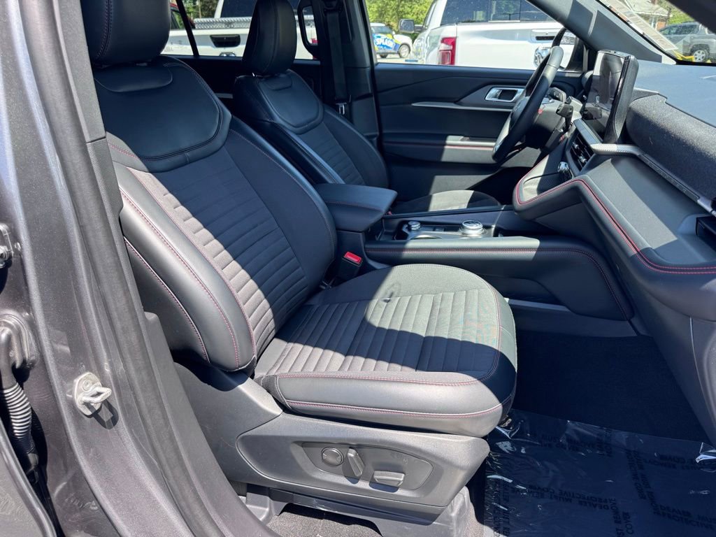 Used 2025 Ford Explorer ST-Line w/ ST-Line Street Pack AWD/4WD image 24