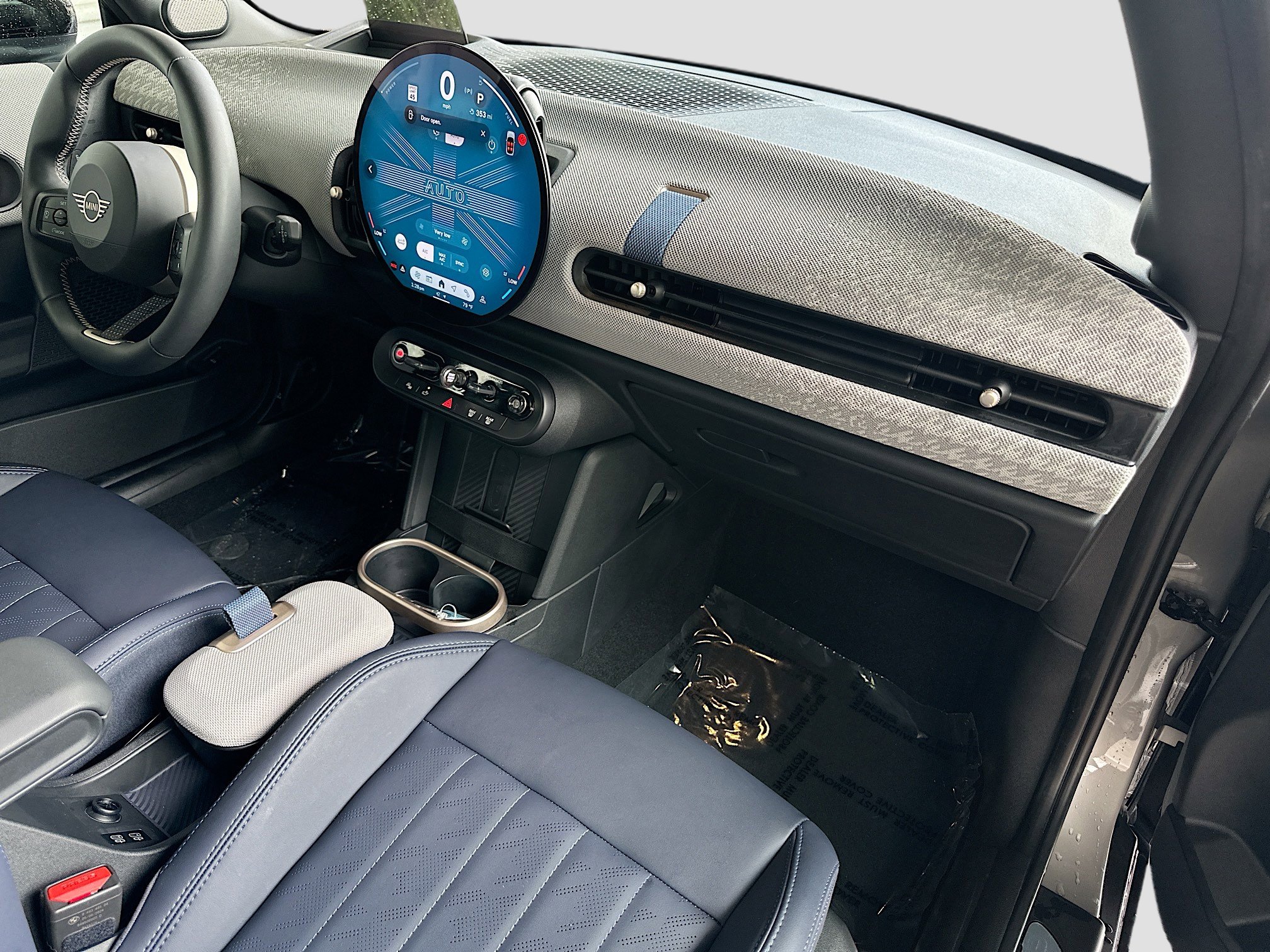 Certified 2025 MINI Cooper 2-Door Hardtop image 28