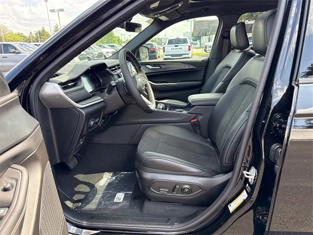 New 2025 Jeep Grand Cherokee L Altitude image 11