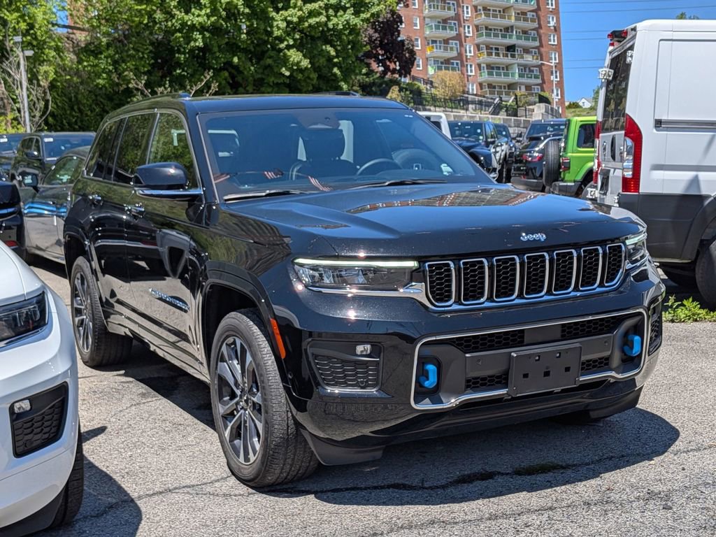 Certified 2022 Jeep Grand Cherokee Overland AWD/4WD image 4
