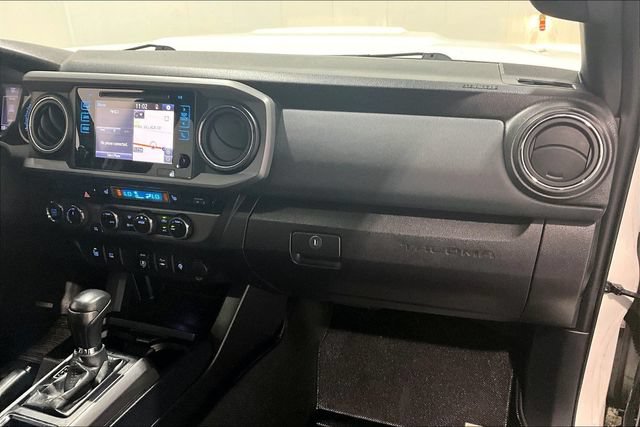 Used 2018 Toyota Tacoma TRD Sport AWD/4WD image 33