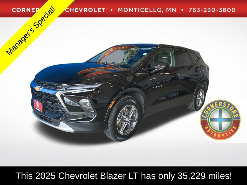 Used 2025 Chevrolet Blazer LT AWD/4WD image 1