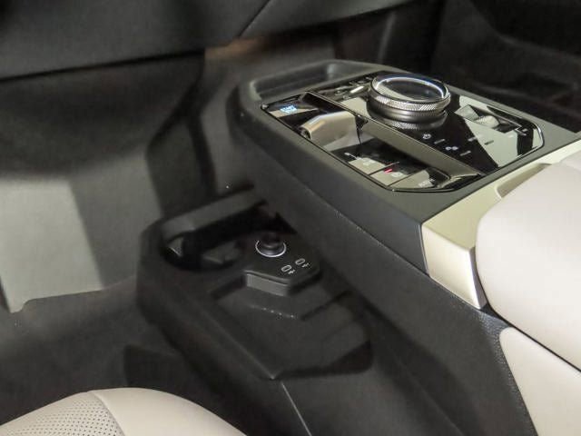 Used 2026 BMW iX xDrive60 image 27