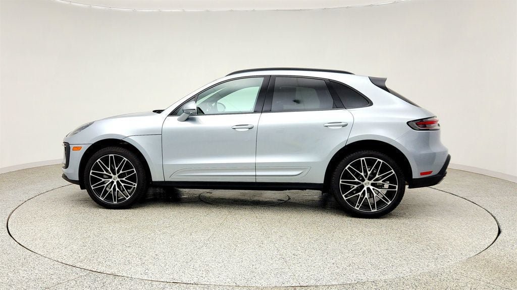 Used 2025 Porsche Macan AWD/4WD image 8