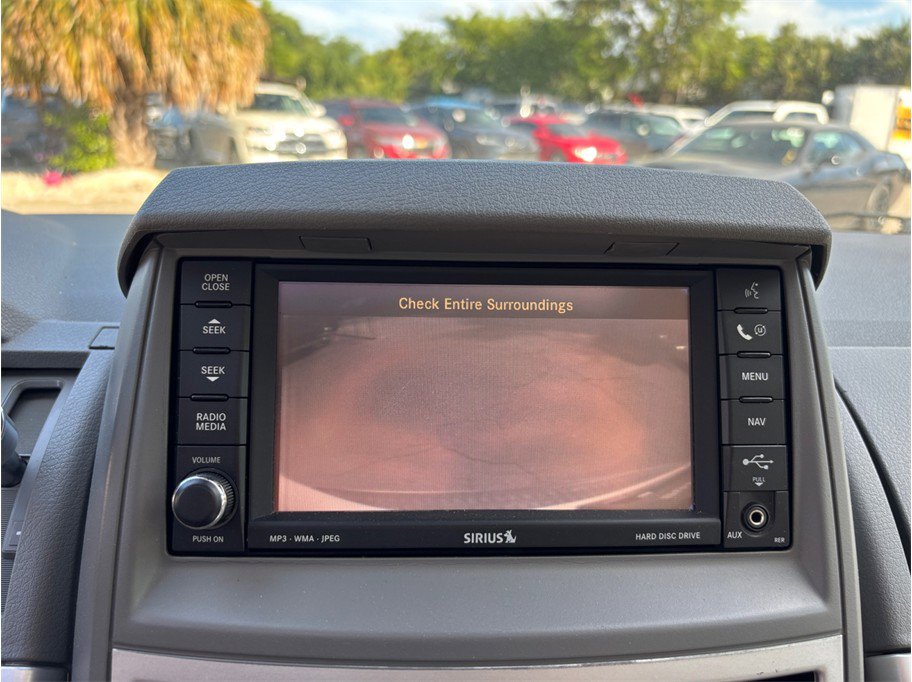 Used 2010 Chrysler Town & Country Limited image 28