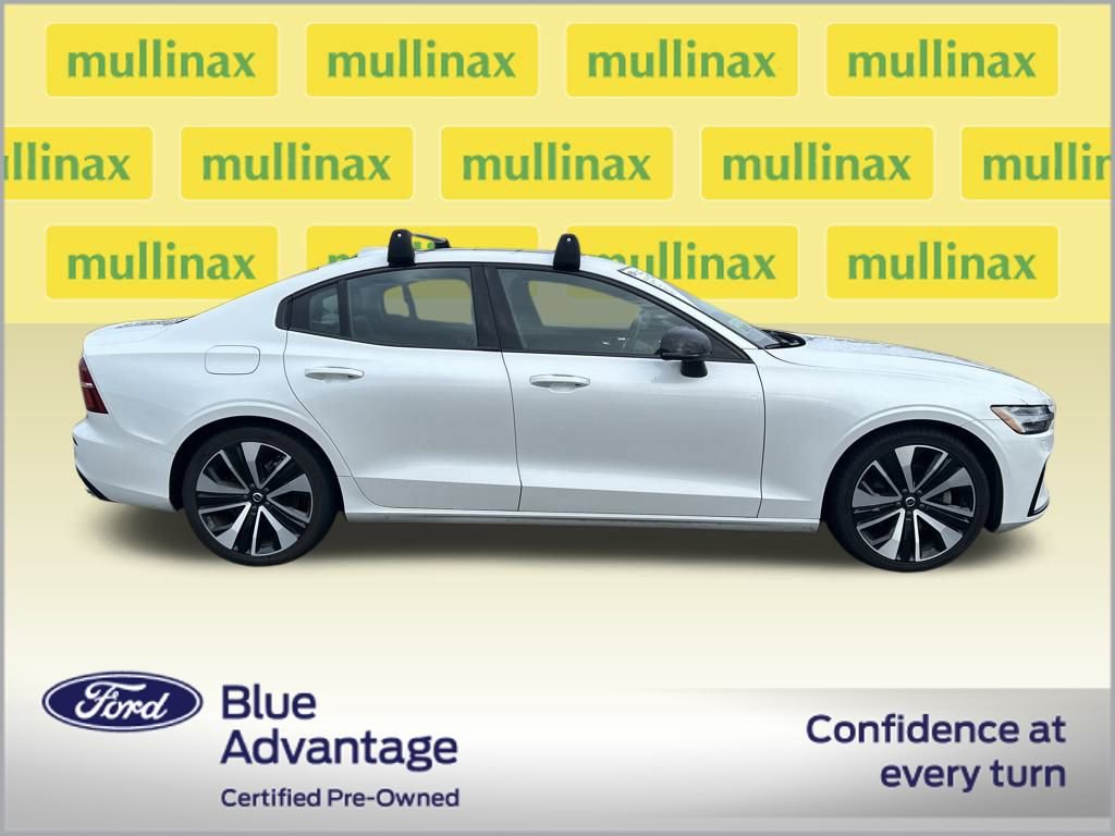 Used 2022 Volvo S60 B5 Momentum w/ Advanced Package image 2