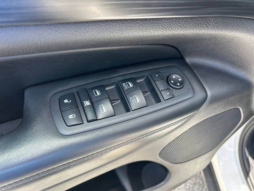 Used 2019 Jeep Grand Cherokee Laredo RWD image 33