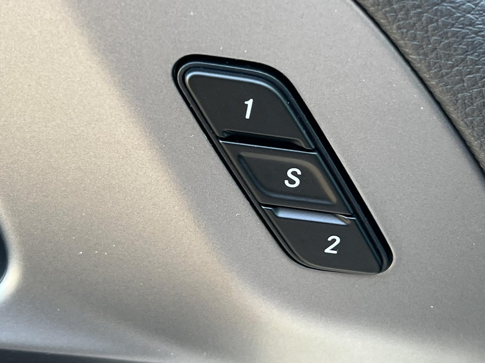 New 2027 Chrysler Pacifica Limited AWD/4WD image 16