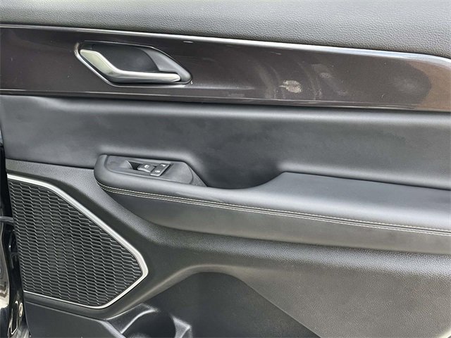 Used 2022 Jeep Grand Cherokee L Laredo w/ Luxury Tech Group I image 16