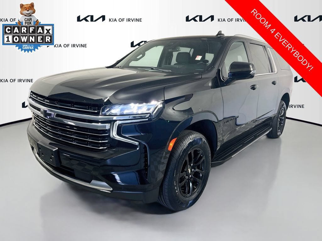 Used 2022 Chevrolet Suburban LT w/ Luxury Package RWD image 3