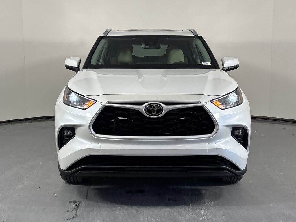 Certified 2025 Toyota Highlander XLE image 2